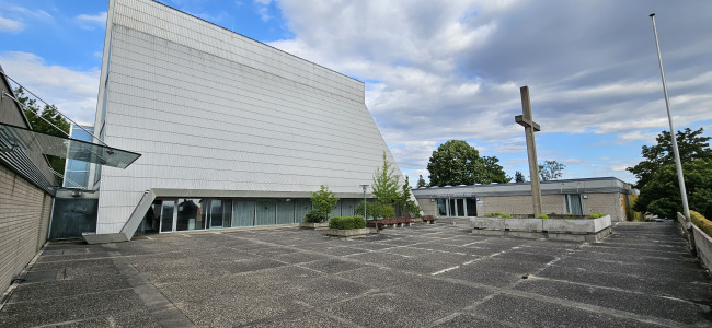 St. Lukas Schweinfurt, Kirchplatz